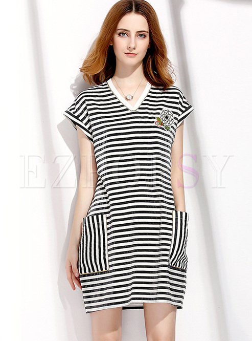 Casual Monochrome Stripe Pocket T-shirt Dress
