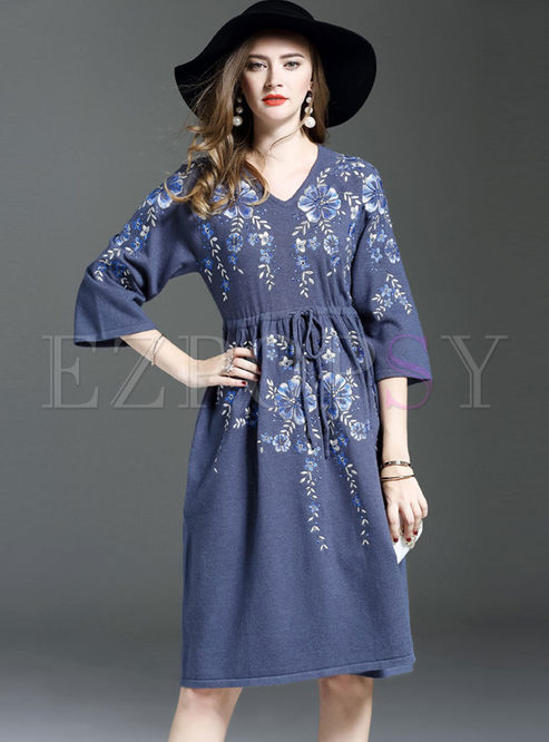 Causal Elastic Waist V-neck Embroidered Knitted Dress