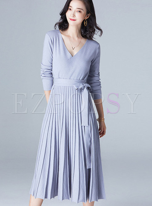 V-neck Long Sleeve Pleated Knitted Dress