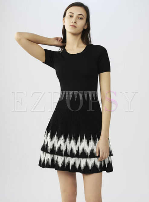 Color-blocked Short Sleeve High Waist Knitted Layered Mini Dress