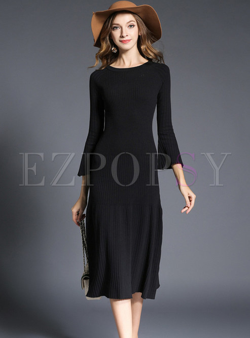 Black Crew-neck Solid Open-Back Fit Flare Knitted Dress