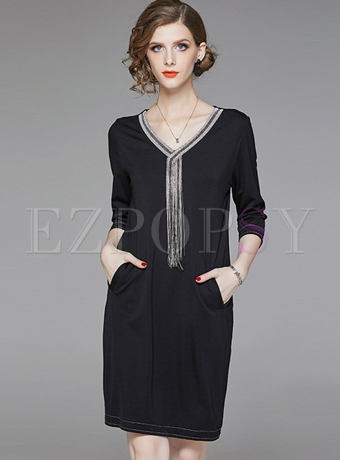 Black Solid Color V-neck Straight Dress With Tied Tassel