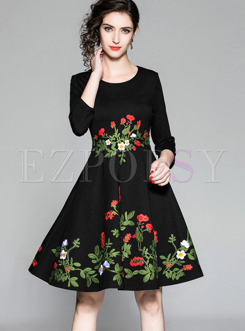 Elegant O-neck Embroidered Zip-up Plus Size Dress