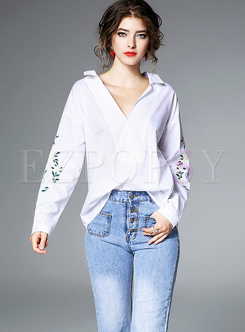 Brief White V-neck Loose Embroidered Blouse