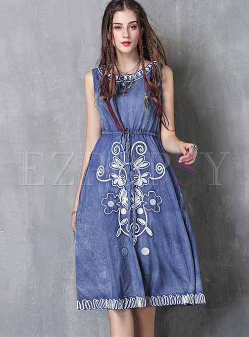 Casual O-neck Sleeveless Embroidered Skater Dress