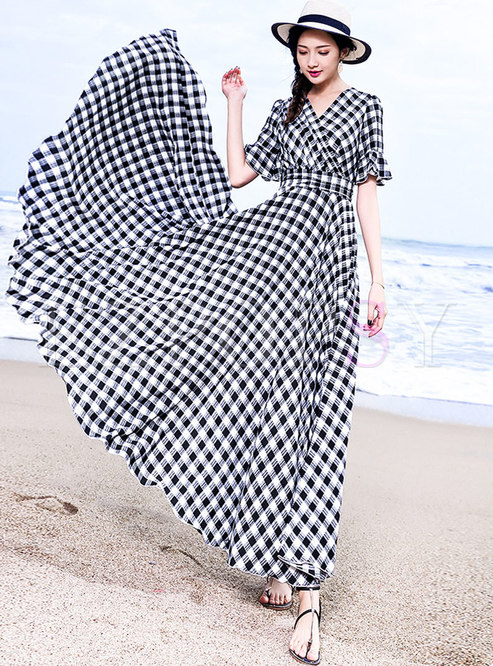 Stylish Black And White Plaid Chiffon Maxi Dress