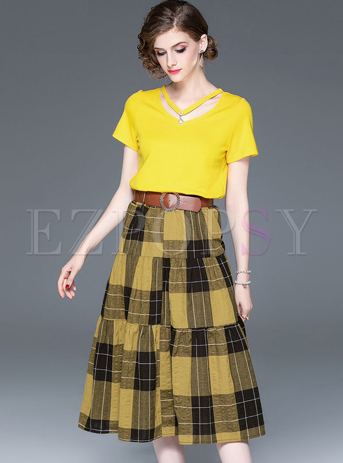 Solid Color V-neck T-shirt & Plaid Belted Skirt