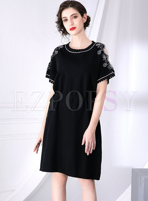 Retro O-neck Embroidered Tied Waist Knitted Dress