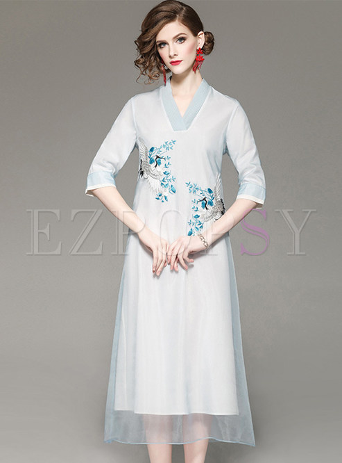 Fashion V-neck Half Sleeve Embroidered Dress