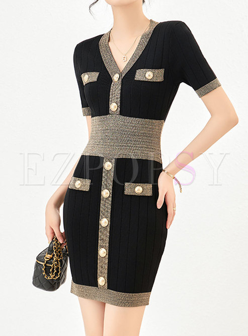 Exclusive Contrasting V-Neck Knitted Dresses