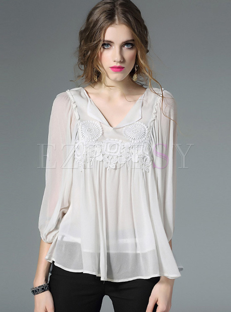 Sweet Hit Color Embroidered Chiffon V-neck T-Shirt