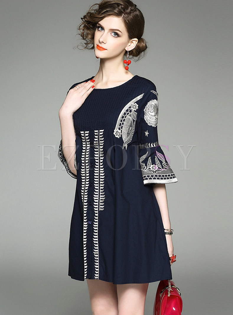 Fashion O-neck Embroidery Flare Sleeve Skater Dress