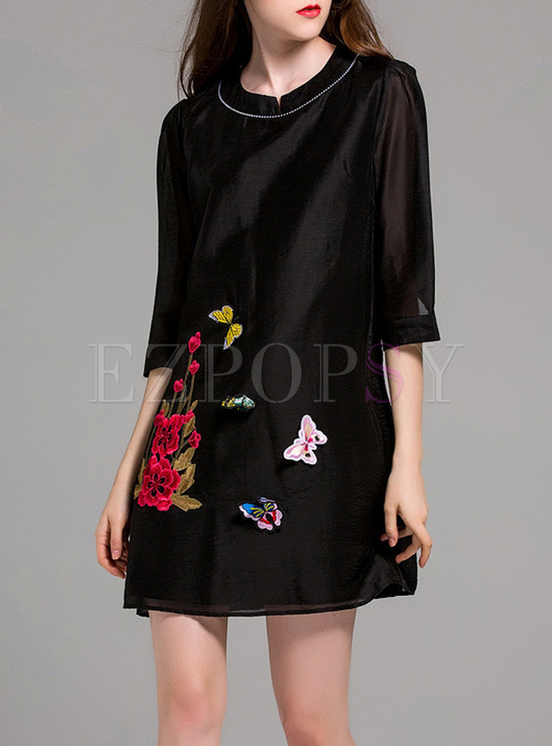 Brief Embroidery Three Quarters Sleeve Shift Dress