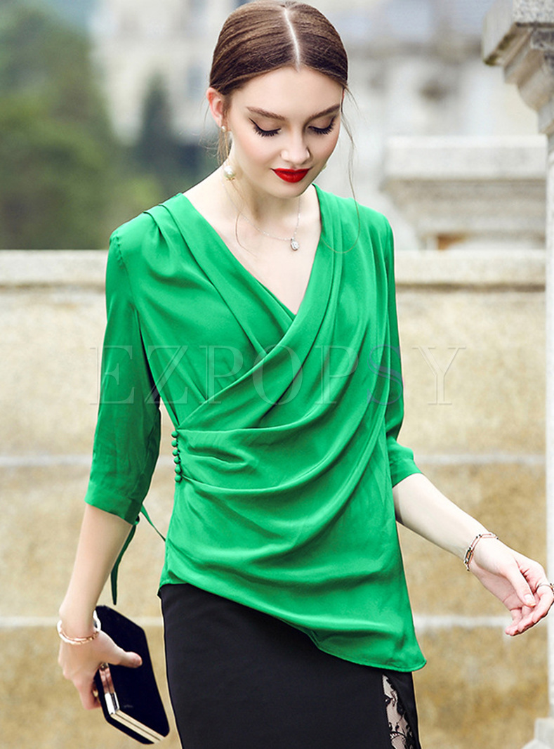 Chic V-neck Buttoned Pullover Blouse