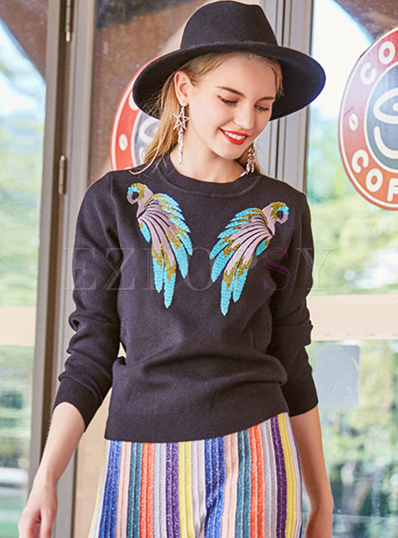 Causal Embroidered O-neck Knitted Sweater
