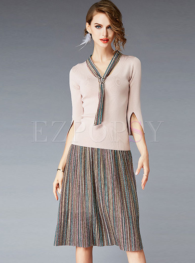 Brief V-neck Slit Slim Knitted Top & Hit Color Pleated Skirt
