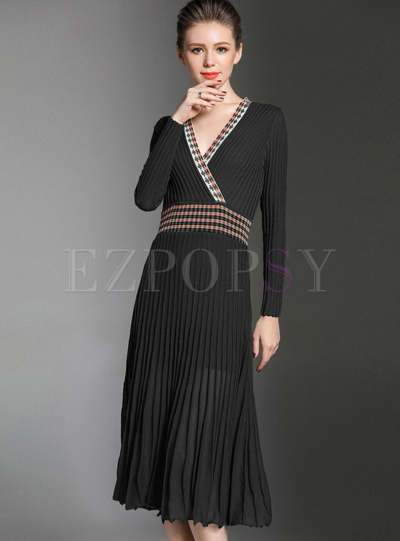 Black Stylish Slim Ruffled V-neck Knitted Dress