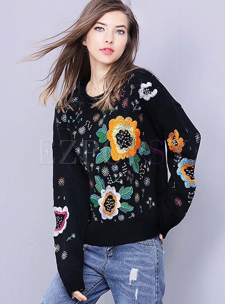 Cute Floral Embroidery O-neck Sweater