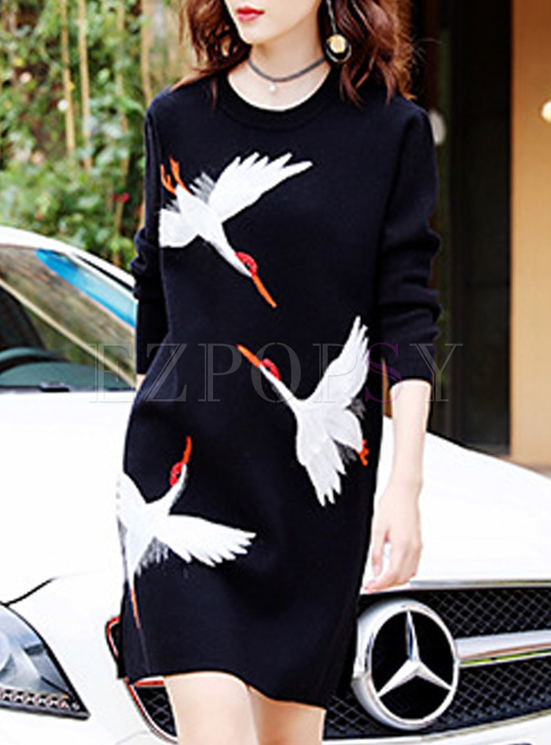 Stylish Embroidery Loose O-neck Knitted Dress
