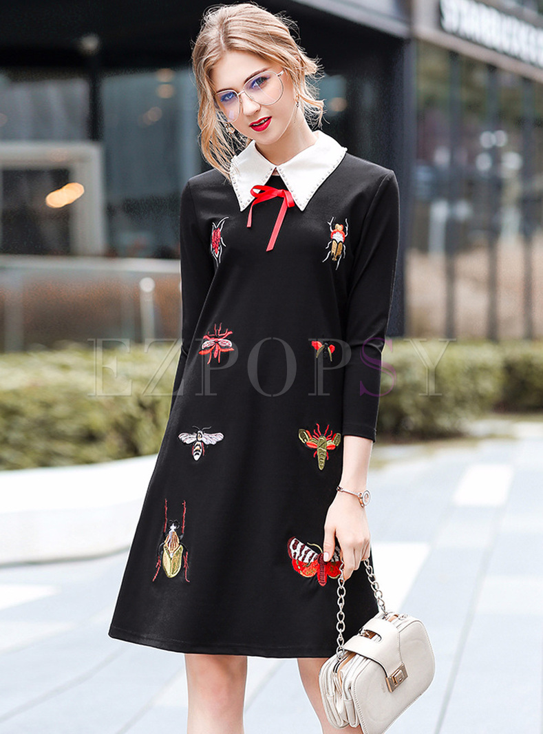Brief Bees Embroidery Tied Shift Dress