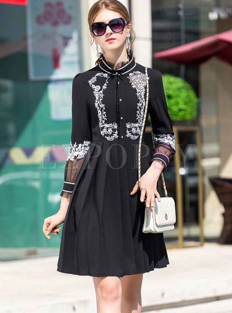 Chic Splicing Embroidered Stand Collar Waist Pleated Dress
