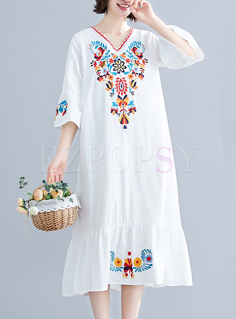 Embroidered V-neck White Loose Shift Dress