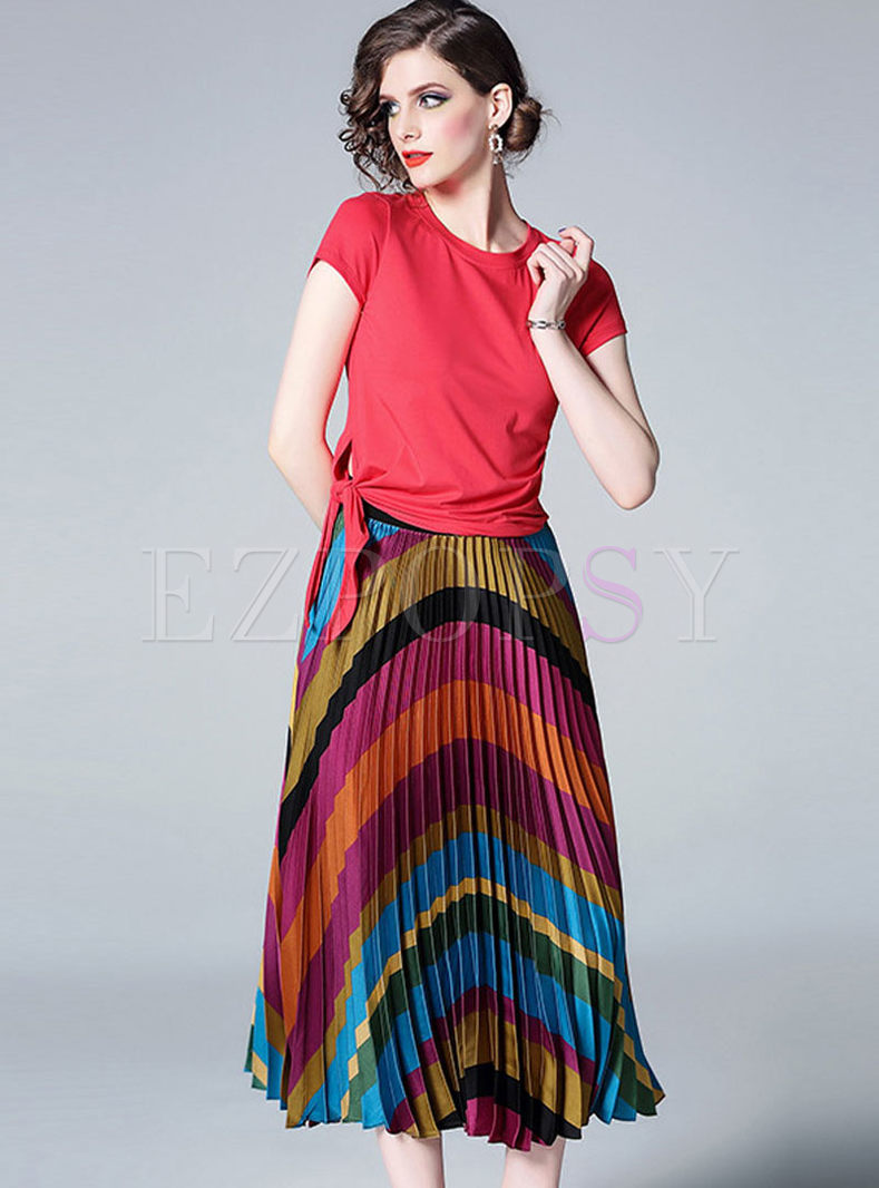 Brief Solid Color T-shirt & Big Hem Pleated Skirt