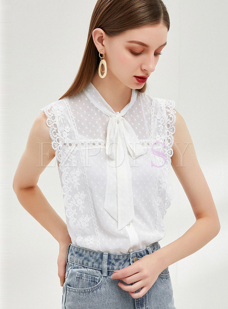 Lace Tie-collar Sleeveless Button-front Blouse