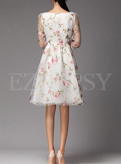 Sweet Sleeveless Aline White Print Dress