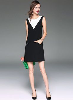 Brief Monochrome Color-Matched Sheath Dress