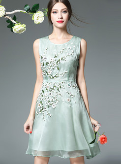 Elegant Nipped Waist Sleeveless Floral Embroidery Skater Dress