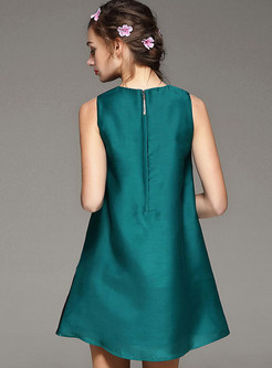 Brief Character Embroidery Sleeveless Shift Dress