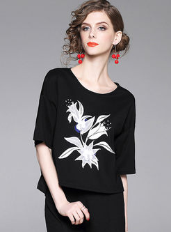 Brief Half Sleeve Embroidery T-shirt