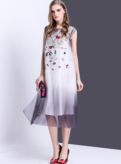 Cute O-Neck Sleeveless Embroidery Dip-Dyed Shift Dress