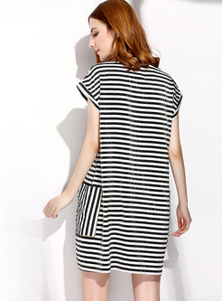 Casual Monochrome Stripe Pocket T-shirt Dress
