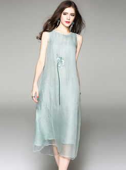Brief O-neck Sleeveless Embroidered Loose Shift Dress