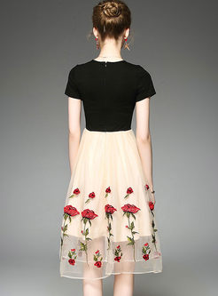 Brief Fashionable Knitted Splicing Gauze Rose Short Sleeve Skater Dress 