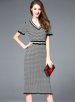 Brief V-neck High Waist Striped Knitted Dress