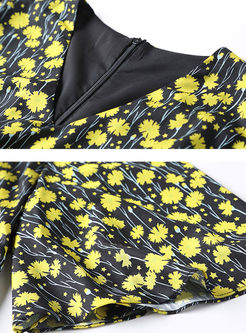 Casual Chrysanthemum Print V-neck Flare Sleeve Skater Dress 