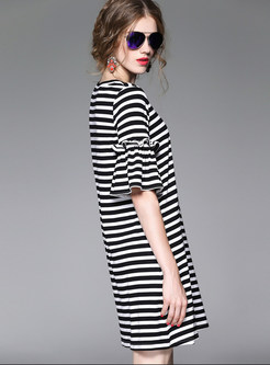 Brief Striated O-neck Flare Sleeve Loose T-shirt Dress 