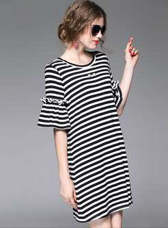 Brief Striated O-neck Flare Sleeve Loose T-shirt Dress 