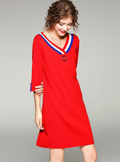 Brief Splicing V-neck Loose Knitted Dress