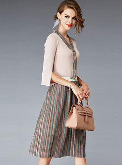 Brief V-neck Slit Slim Knitted Top & Hit Color Pleated Skirt