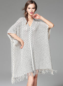 Loose Tassel V-neck Batwing Sleeve Knitted Dress