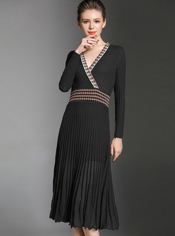 Black Stylish Slim Ruffled V-neck Knitted Dress