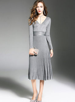 Grey V-neck Slim Belt Pleated Knitting Dress