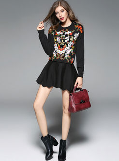 Black Flower Embroidery O-neck Knitted Sweater