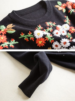 Black Flower Embroidery O-neck Knitted Sweater