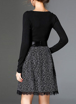 V-neck Knitted Top & Print Lace Selvedge Skirt