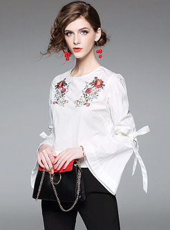 Brief Embroidery Tied Flare Sleeve T-shirt